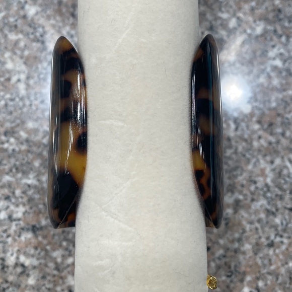 Tory Burch Tortoiseshell Cuff Bracelet - Picture 5 of 7